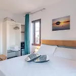 Anthias Rooms- 게스트하우스 3*