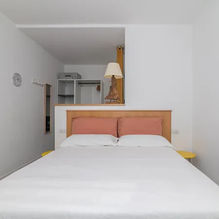 Πανσιόν Anthias Rooms- Porto San Paolo (Sardinia)